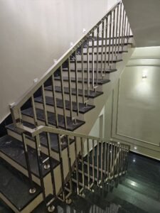 Modern stainless steel railing design for balcony and staircase