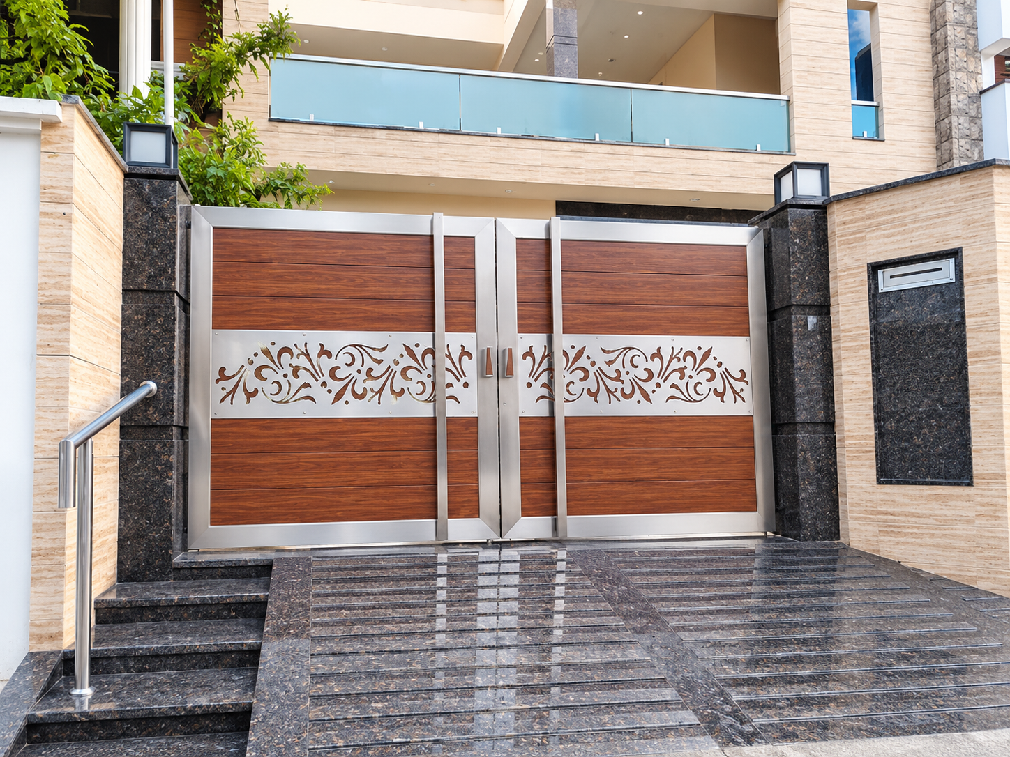Double leaf stainless steel gate with two opening panels